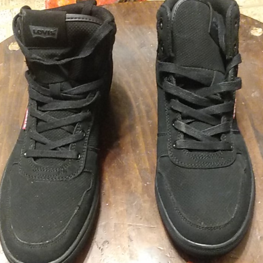 Levi's - Picture 2 of 4